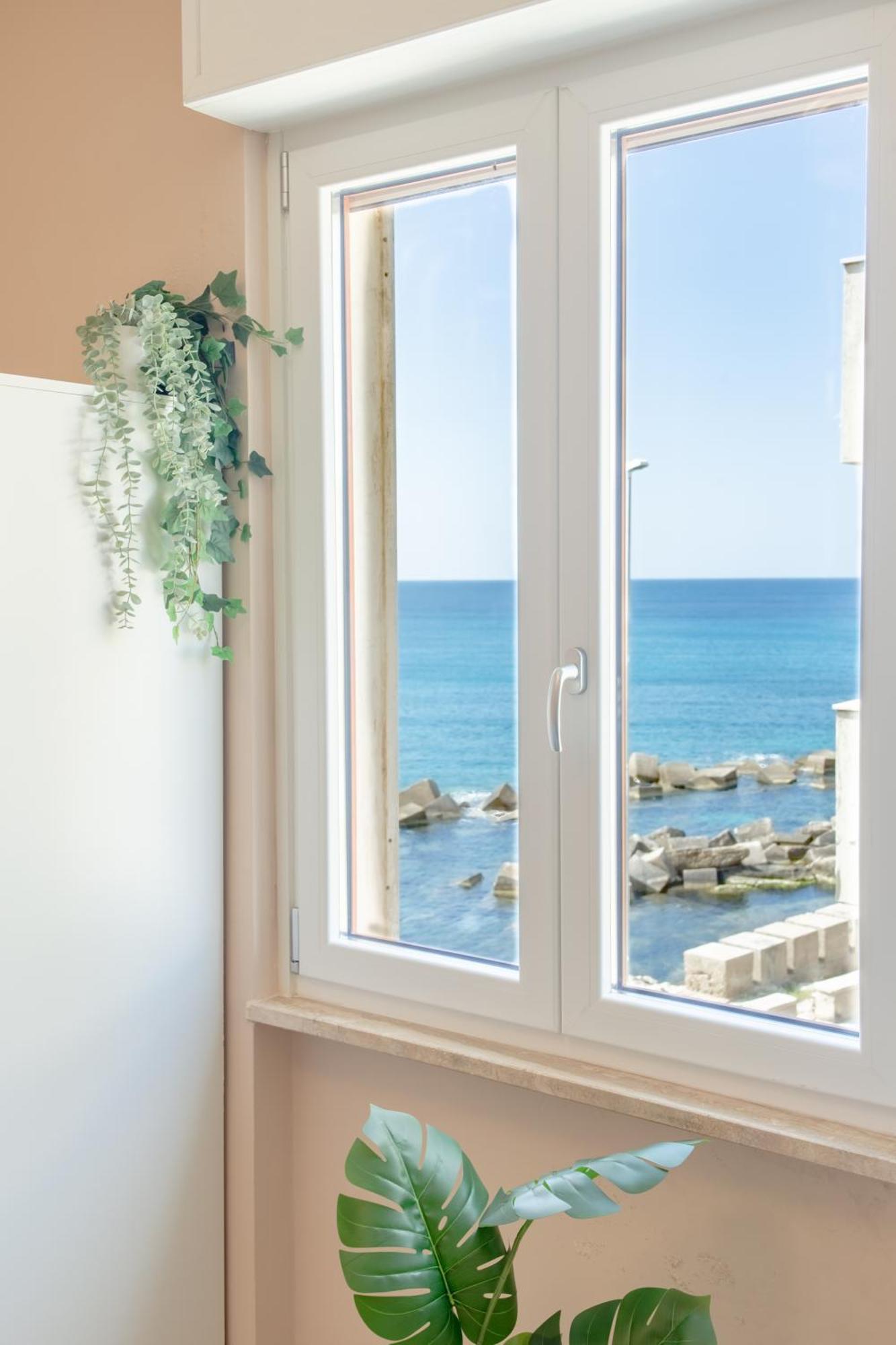 L'Affaccio Rooms - Lungomare Галиполи Екстериор снимка