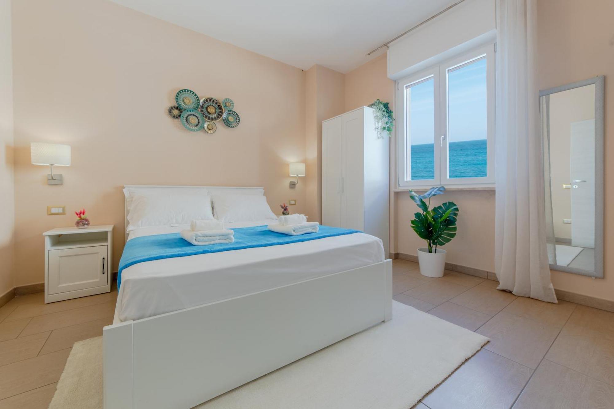 L'Affaccio Rooms - Lungomare Галиполи Екстериор снимка