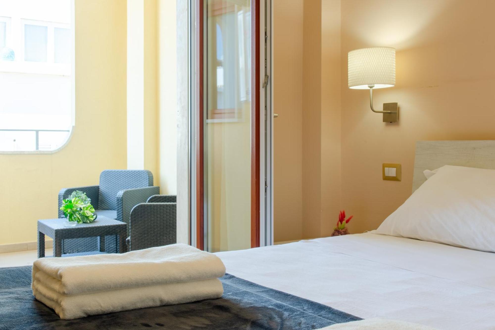 L'Affaccio Rooms - Lungomare Галиполи Екстериор снимка